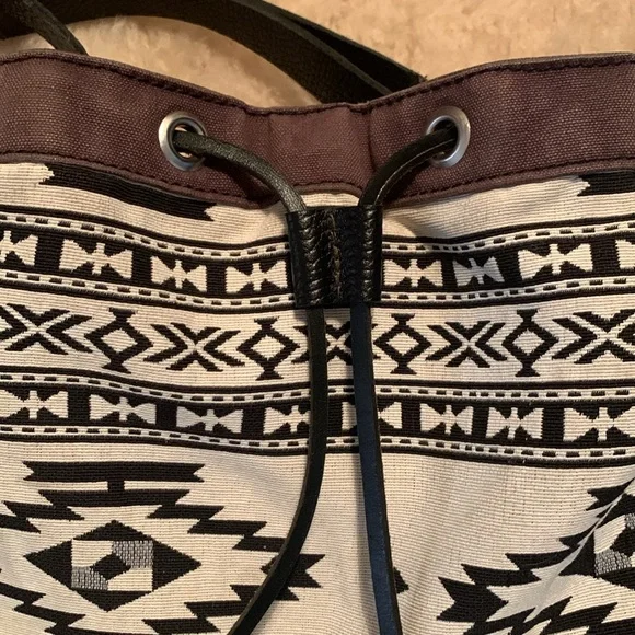 Cross Body Aztec Design Purse - Picture 2 of 7